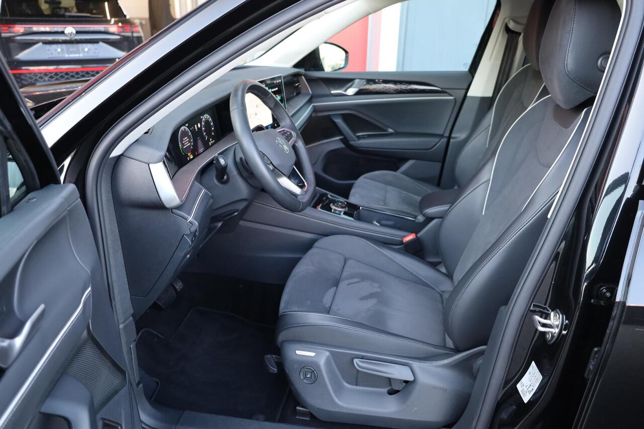 Volkswagen Tayron 1.5 eHybrid Elegance wegklapbare trekhaak leder / alcantara area view elektrische achterklep spiegel pakket navigatie IQ Matrix comfort telefoon laders 2 x travel assist ACC keys less acces & entry 18" LMV napoli privacy glas chroom pakket travel assist d