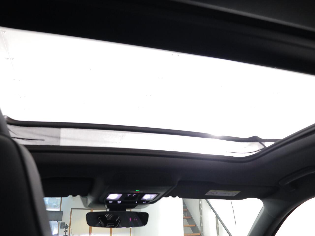 Volkswagen Tayron 1.5 eHybrid R-Line Edition 272 pk Automaat (DSG) | Navigatie | Panoramadak | Parkeersensoren (Park assist) | Achteruitrijcamera | Black Style pakket | R-Line |