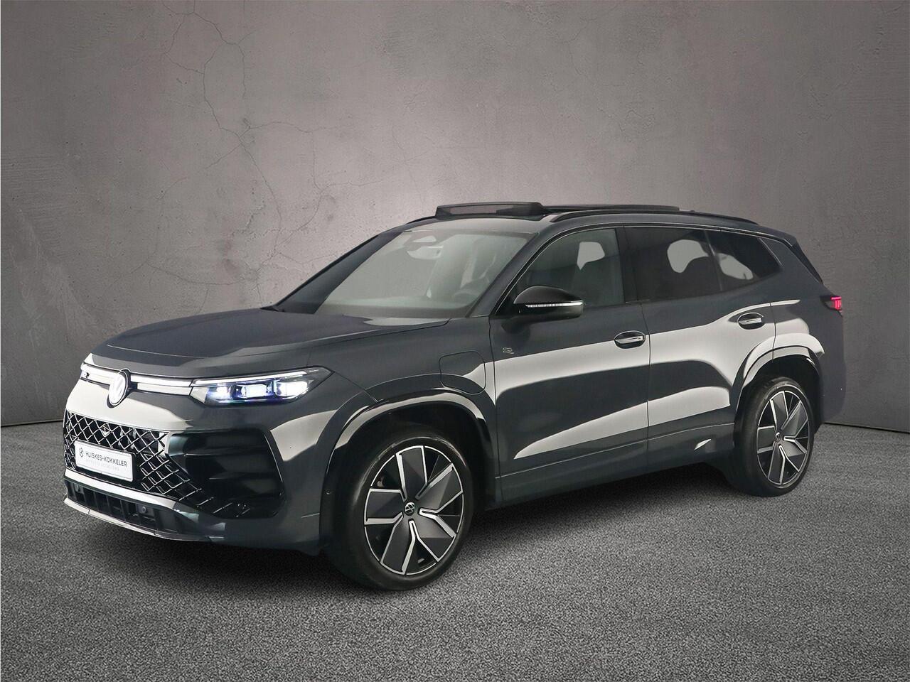 Volkswagen Tayron R-Line Edition 1.5 TSI eHybrid 272pk DSG Automaat Trekhaak, Panoramadak, Black Style, Navigatie, Adaptive cruise control, 360 camera, Achteruitrijcamera