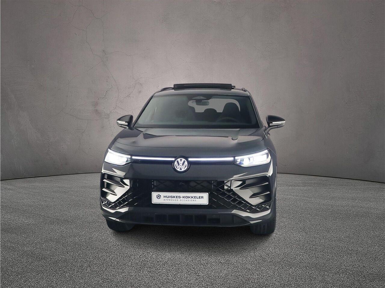 Volkswagen Tayron R-Line Edition 1.5 TSI eHybrid 272pk DSG Automaat Trekhaak, Panoramadak, Black Style, Navigatie, Adaptive cruise control, 360 camera, Achteruitrijcamera