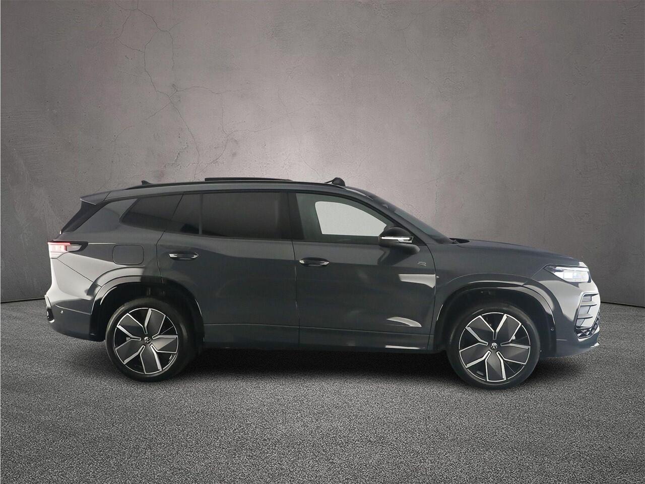 Volkswagen Tayron R-Line Edition 1.5 TSI eHybrid 272pk DSG Automaat Trekhaak, Panoramadak, Black Style, Navigatie, Adaptive cruise control, 360 camera, Achteruitrijcamera