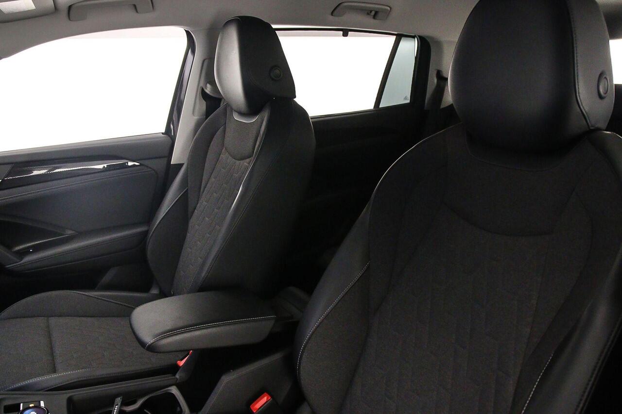 Volkswagen Tayron Life Edition 1.5 TSI eHybrid 204pk DSG Automaat Adaptive cruise control, Achteruitrijcamera, Elektrische achterklep, LED koplampen, Navigatie, Stoelverwarming