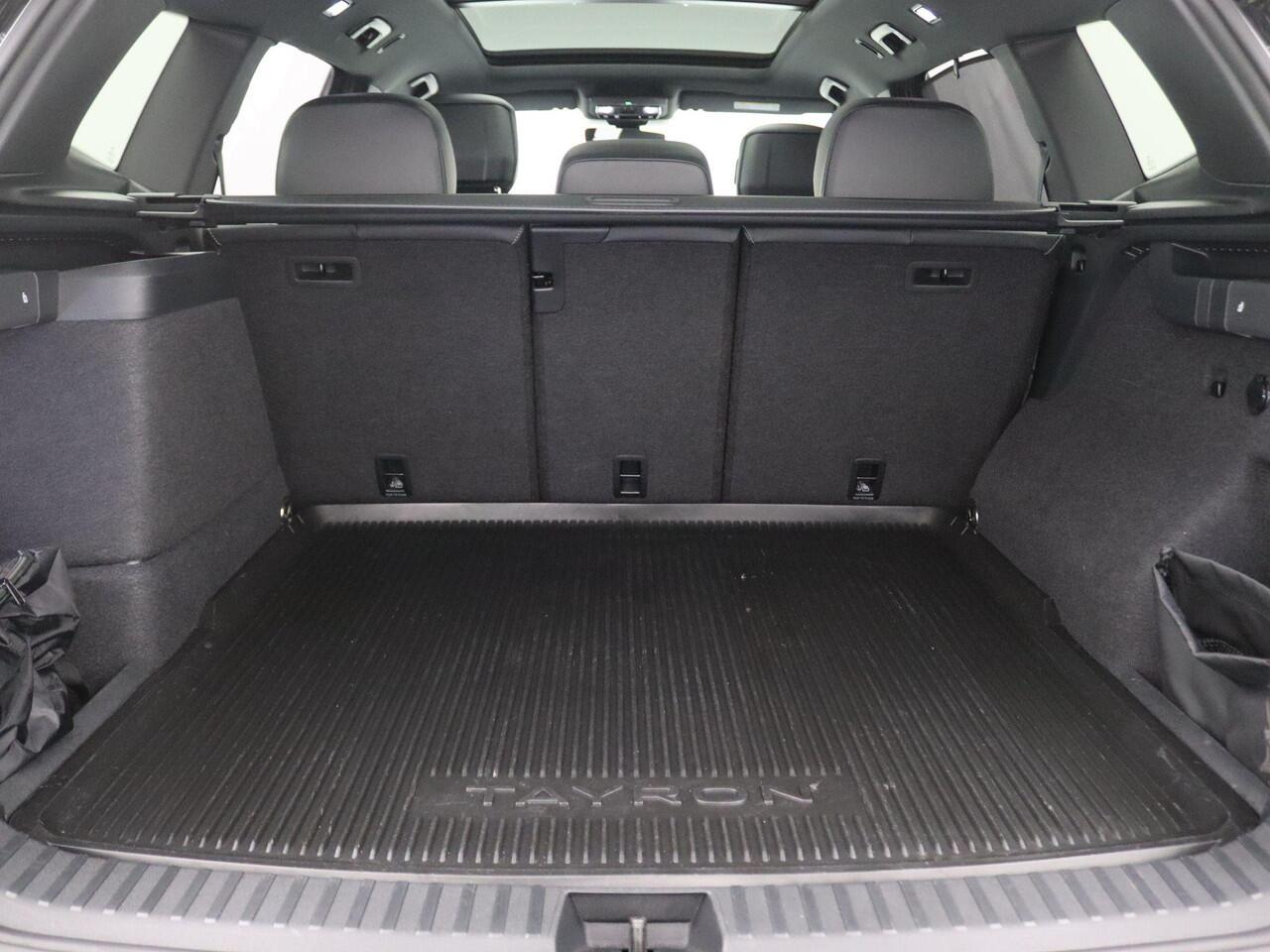 Volkswagen Tayron 1.5 eHybrid R-Line Edition 272PK DSG SOH 100%, Pano-Schuifdak, Black Style, Trekhaak, Matrix LED Verlichting, 20", Leder, Memorystoel, 360gr. Camera