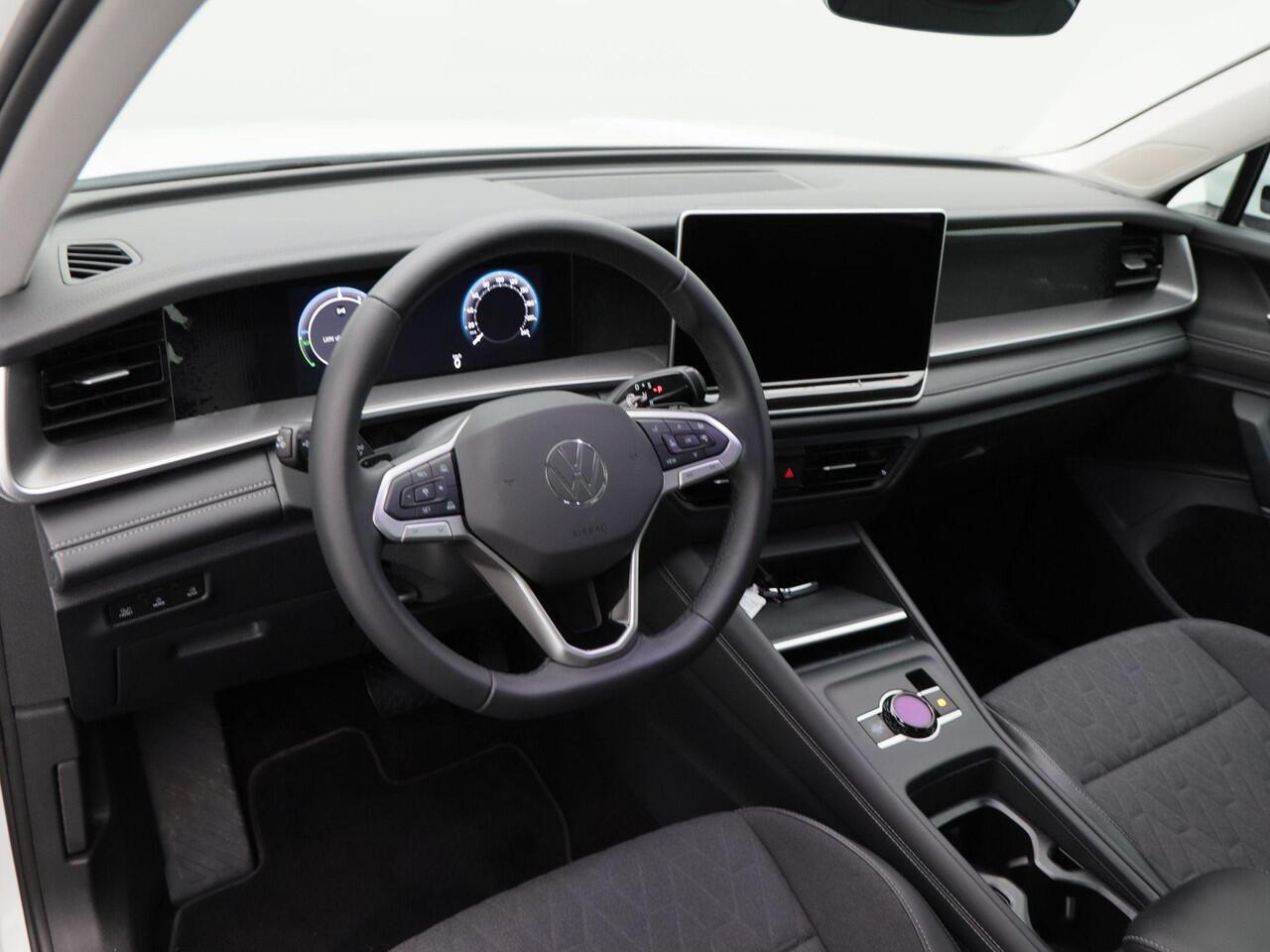 Volkswagen Tayron 1.5 eHybrid 204 Pk Automaat Life Edition | Adaptive Cruise | Trekhaak | Stoelverwarming | Navigatie | Camera | Carplay | 18 Inch | 27.026 Km!!