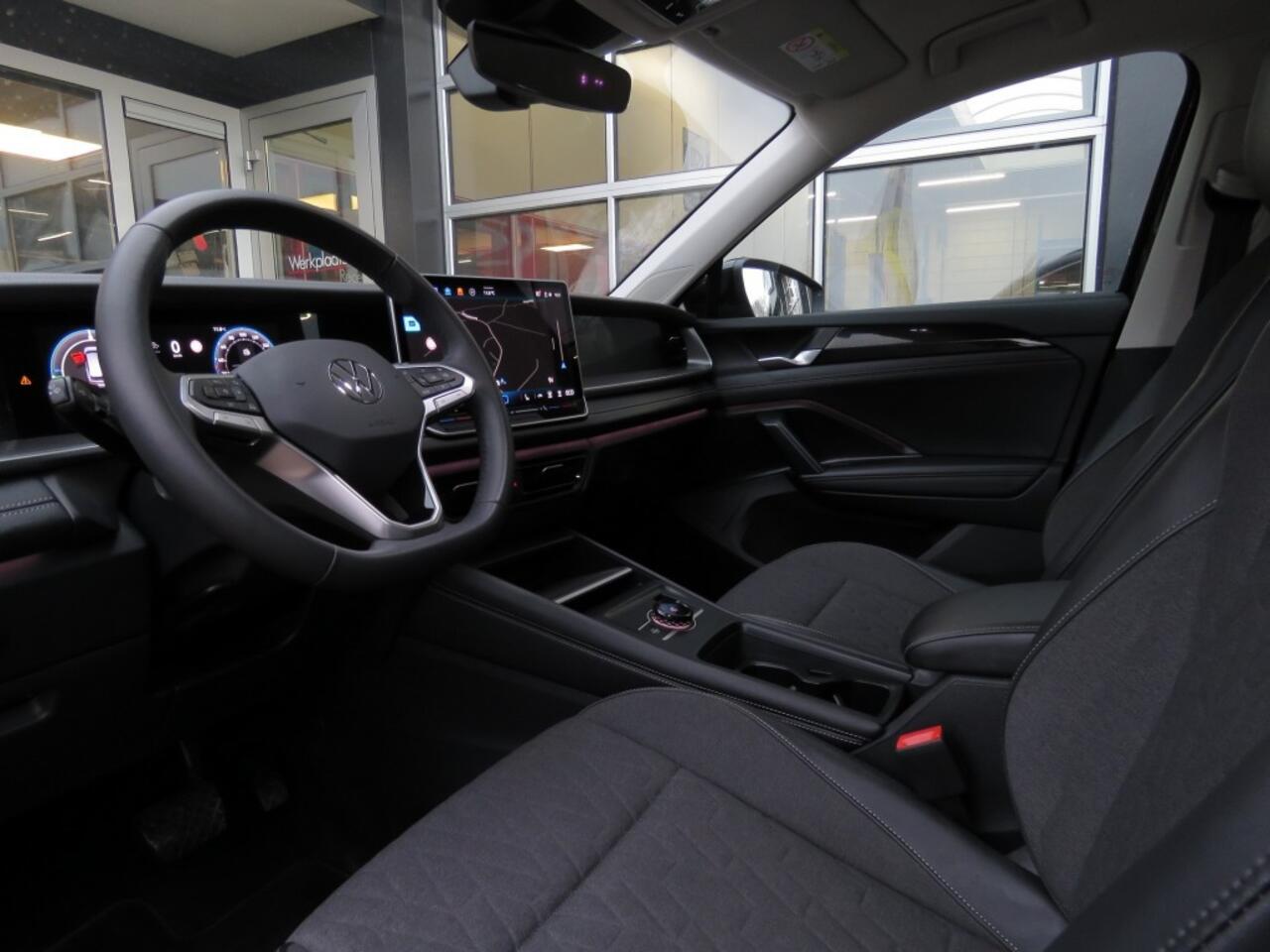 Volkswagen Tayron 1.5 eHybrid 204pk / Trekhaak / IQ Light / Stoel + stuur verw. / Camera / FABRIEKS garantie