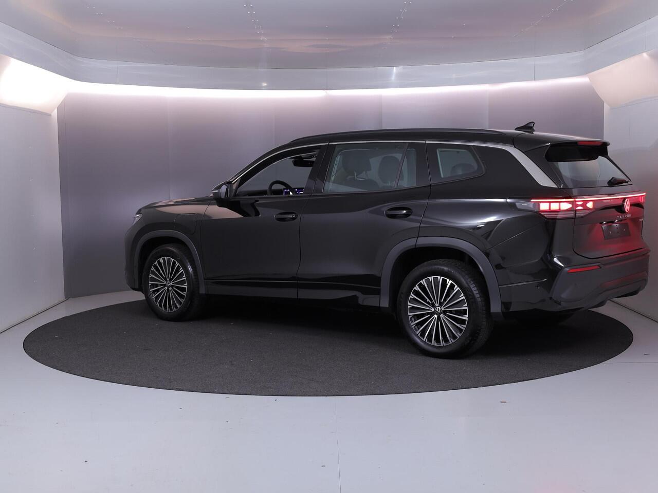 Volkswagen Tayron 1.5 eHybrid Life Edition 204PK PHEV | Verlengde garantie | Trekhaak wegklapbaar | Stoel- en stuurverwarming | 18" LM velgen |