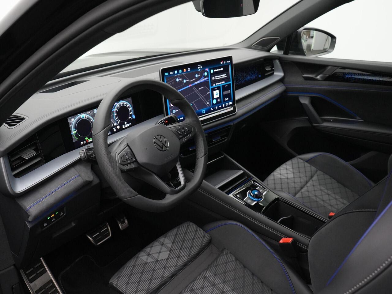 Volkswagen Tayron 1.5 eHybrid 204 pk R-Line Edition | Panoramadak | Trekhaak | Adaptief onderstel | Harman/Kardon | Massage | Achteruitrijcamera