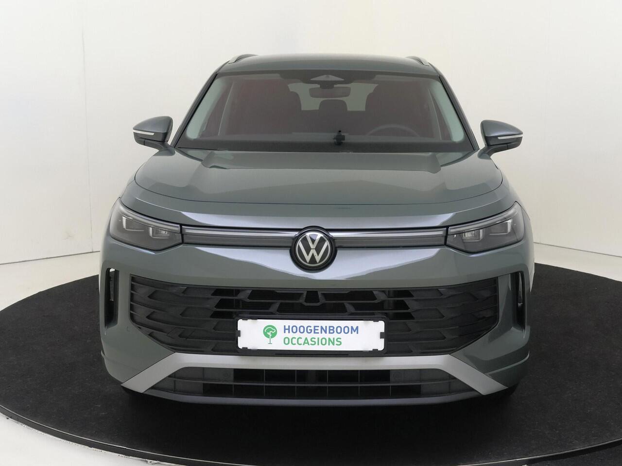Volkswagen Tayron 1.5 eHybrid Life Edition | SoH 96% | Trekhaak | Dodehoek detectie | Stoelverwarming voor en achter | Achteruitrijcamera | Adaptieve demping | Parkeerassistent | Adaptieve cruise control |
