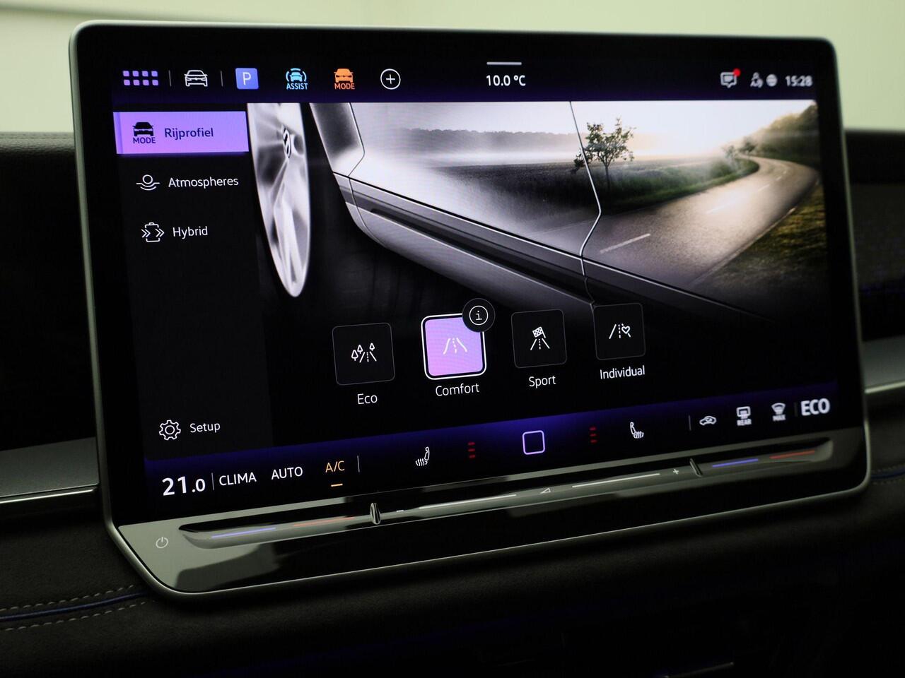 Volkswagen Tayron 1.5eHybrid 200kW/272PK R-Line · Panoramadak · 360°Camera + Parkeersensoren · Massagefunctie · Garantie t/m 08-12-2030 of 100000km