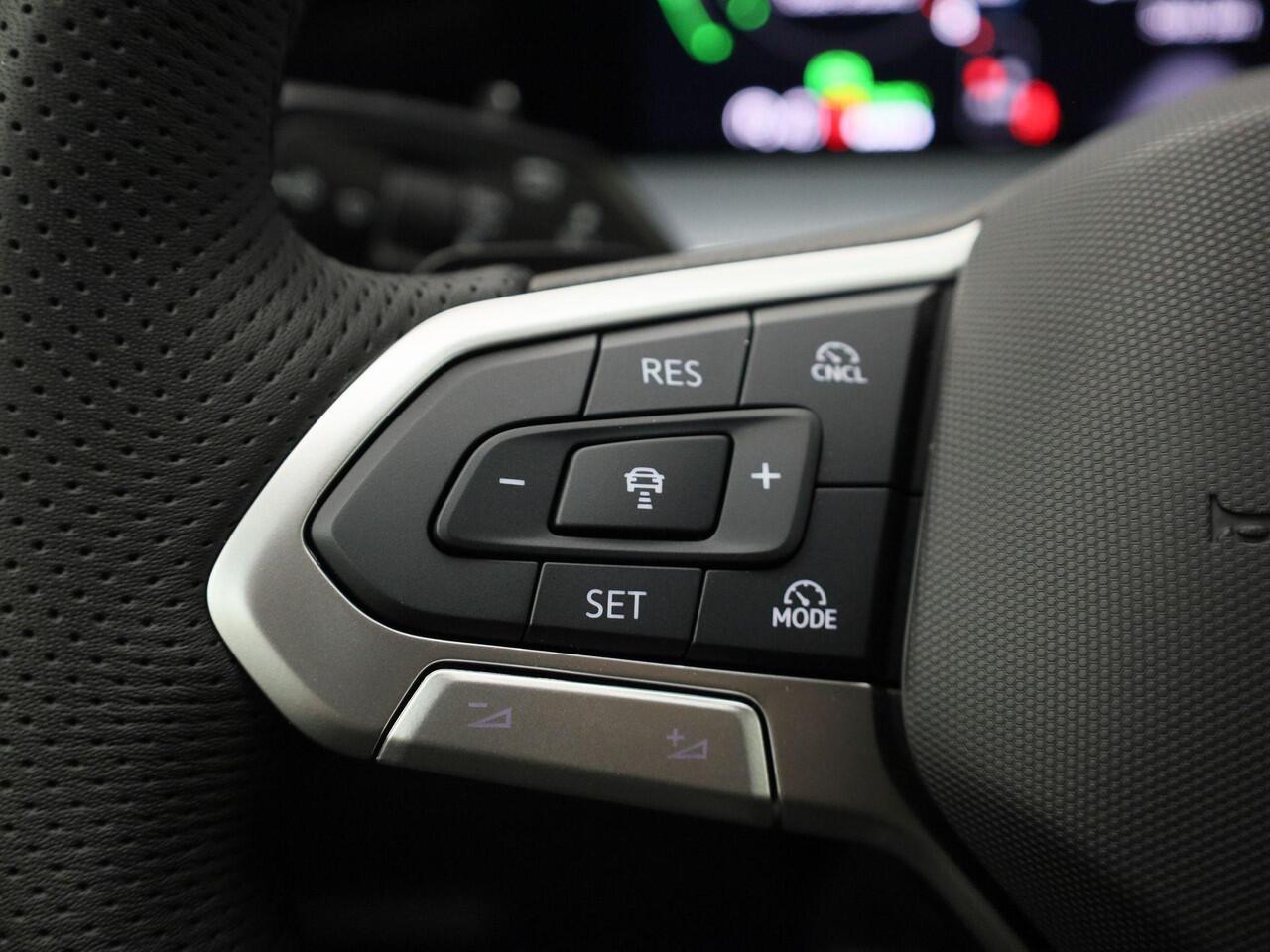 Volkswagen Tayron 1.5 eHybrid 200kW/272PK R-Line DSG · Panoramadak · 360°Camera + Parkeersensoren · Apple/Android Car Play · Garantie t/m 08-12-2030 of 100.000km