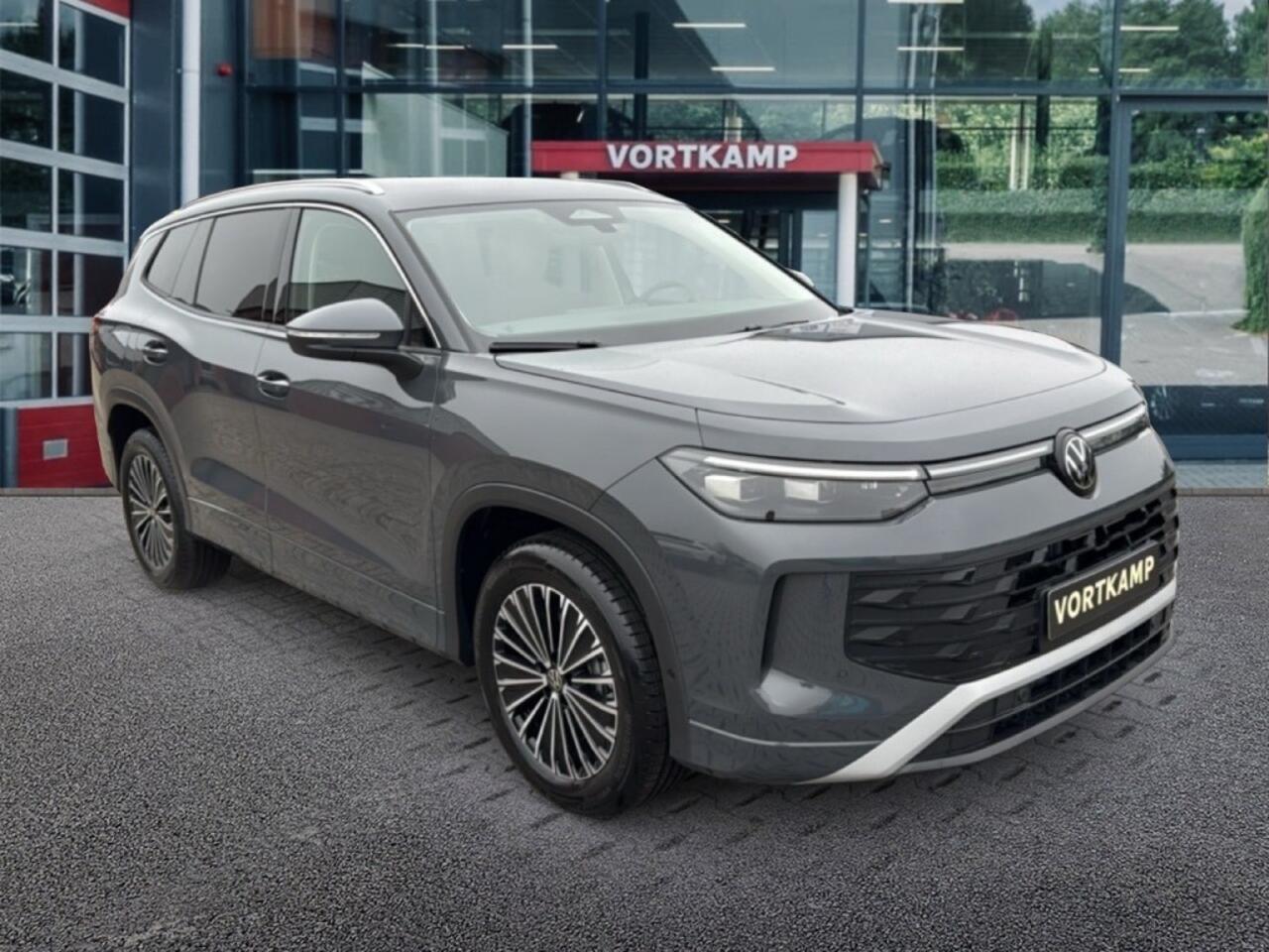 Volkswagen Tayron 1.5 eTSI DSG LIFE 7PERS/TREKHAAK/CAMERA/ELEKKLEP/ACC/STOEL+STUURVERW