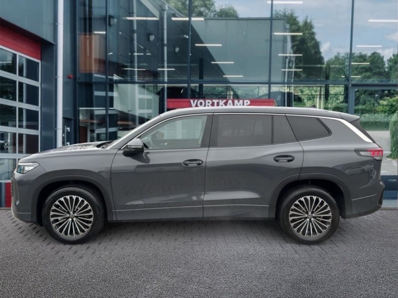 Volkswagen Tayron 1.5 eTSI DSG LIFE 7PERS/TREKHAAK/CAMERA/ELEKKLEP/ACC/STOEL+STUURVERW