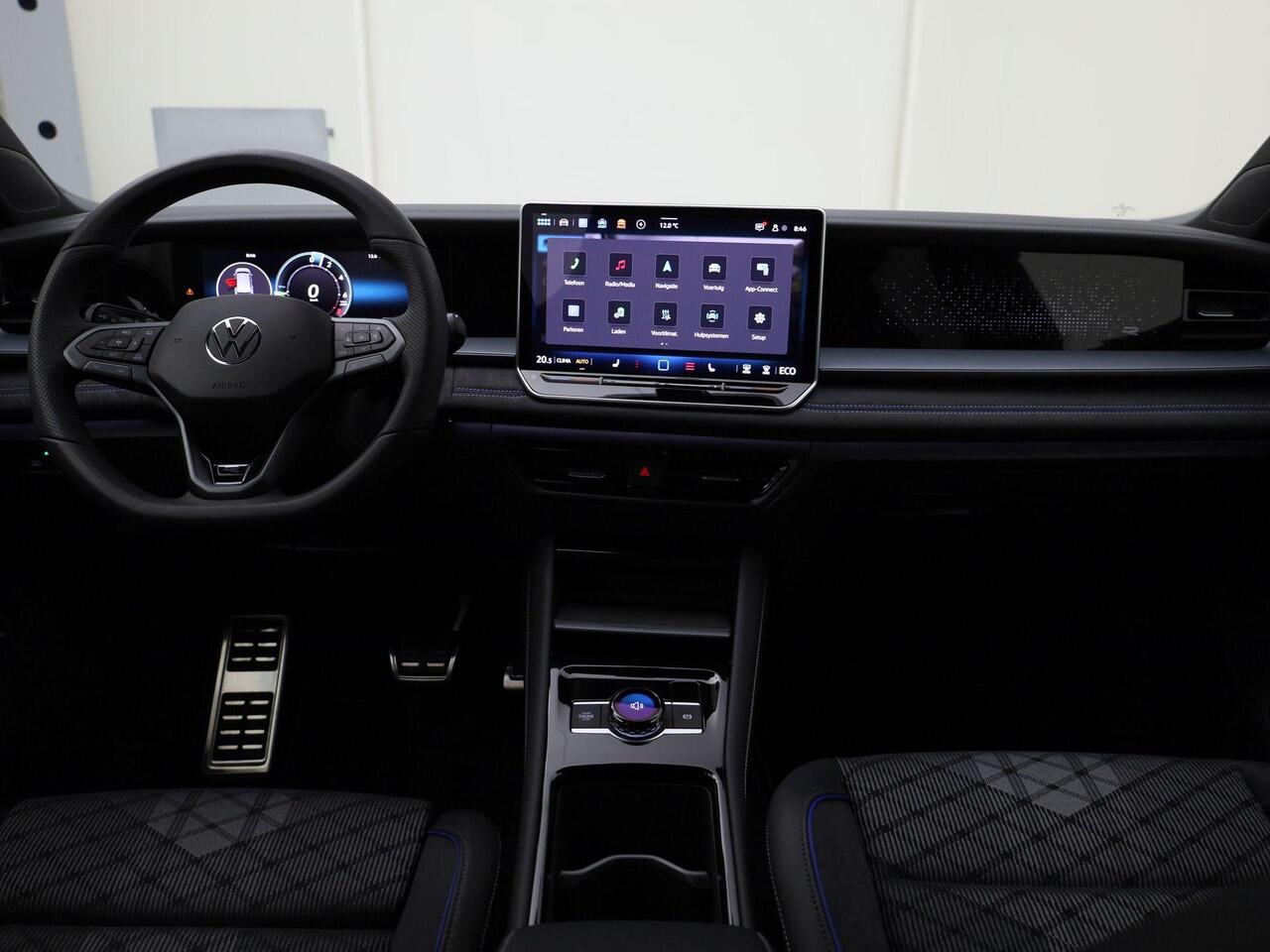 Volkswagen Tayron 1.5 eHybrid 272PK R-Line Edition DSG · Panoramadak · Apple/Android · Camera + Parkeersensoren · Garantie t/m 29-12-2030 of 100000km