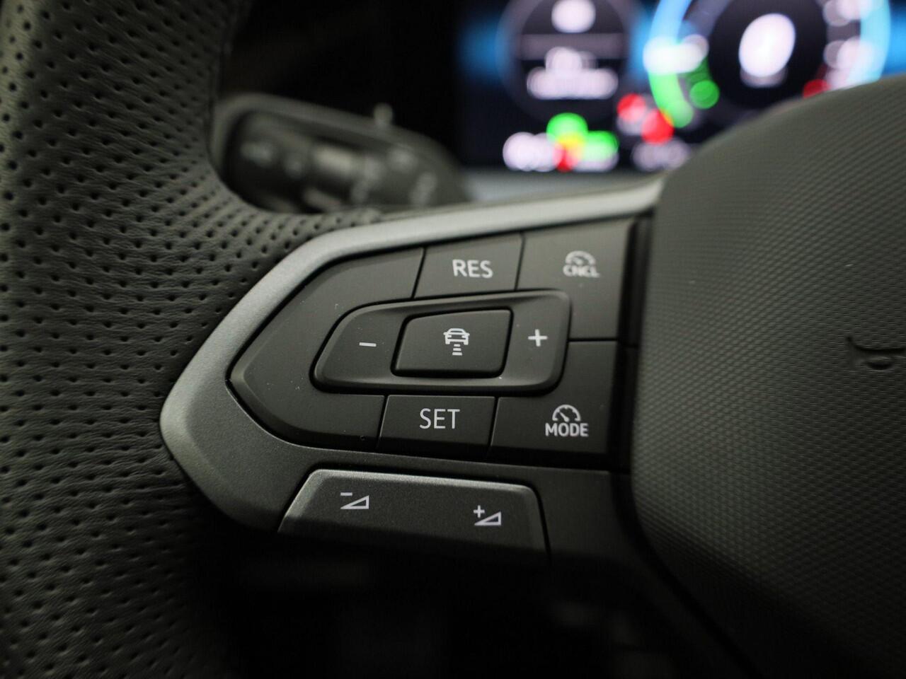 Volkswagen Tayron 1.5 eHybrid 272PK R-Line Edition DSG · Panoramadak · Apple/Android · Camera + Parkeersensoren · Garantie t/m 29-12-2030 of 100000km