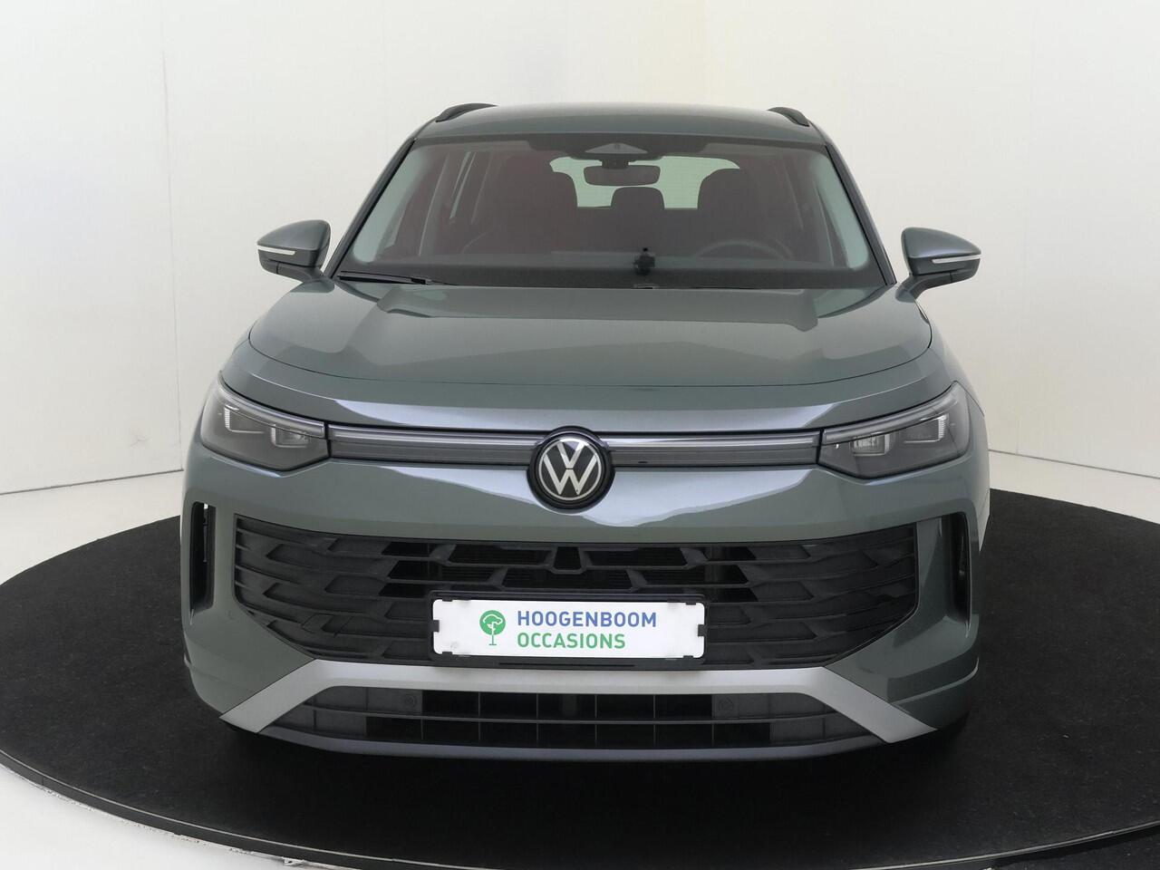 Volkswagen Tayron 1.5 eHybrid Life Edition | SoH 98% | Trekhaak | Parkeerassistent | Stoelverwarming voor en achter | Adaptieve cruise control | Dodehoek detectie | CarPlay | Stuurwiel verwarmd |
