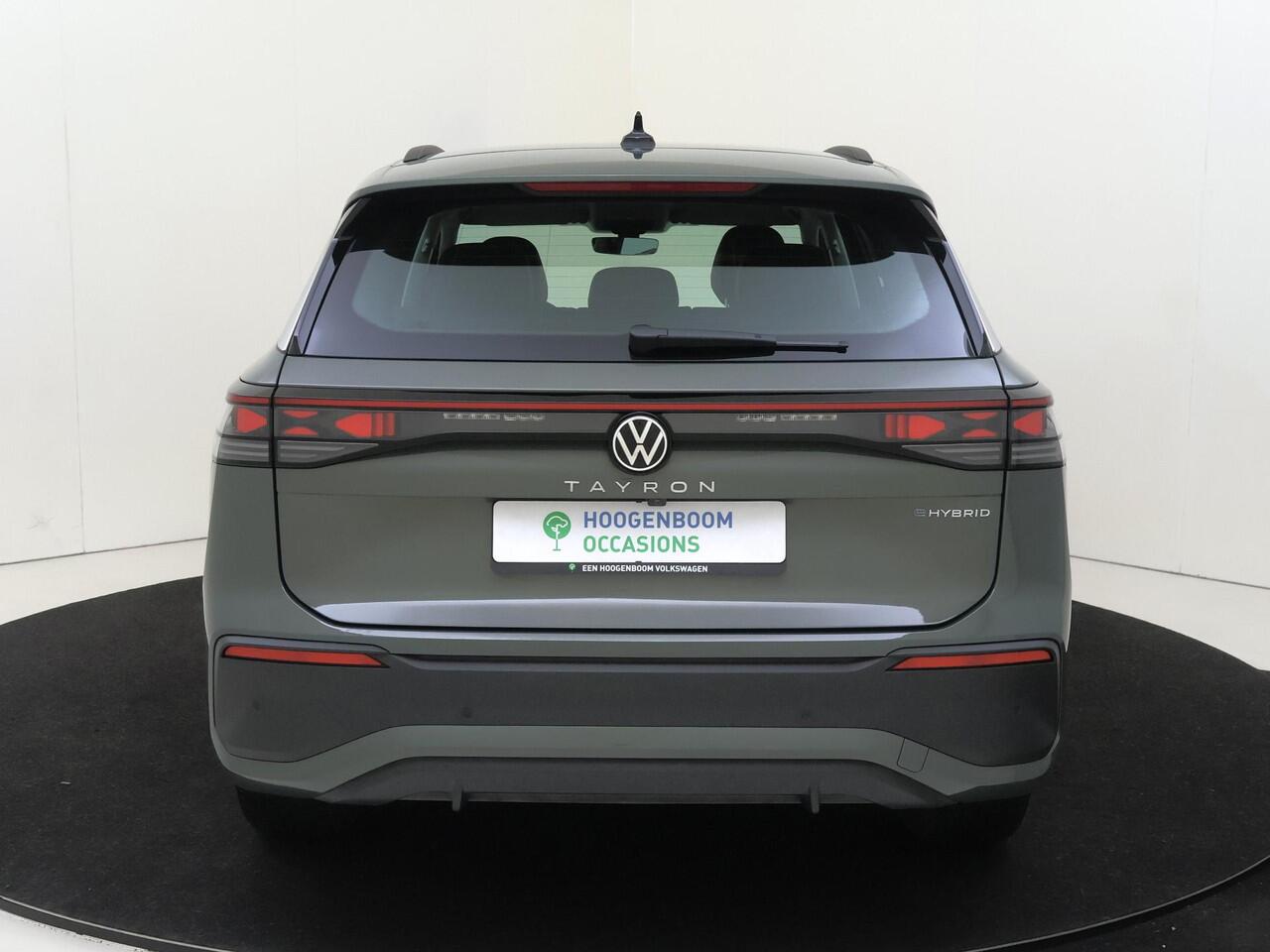 Volkswagen Tayron 1.5 eHybrid Life Edition | SoH 98% | Trekhaak | Parkeerassistent | Stoelverwarming voor en achter | Adaptieve cruise control | Dodehoek detectie | CarPlay | Stuurwiel verwarmd |