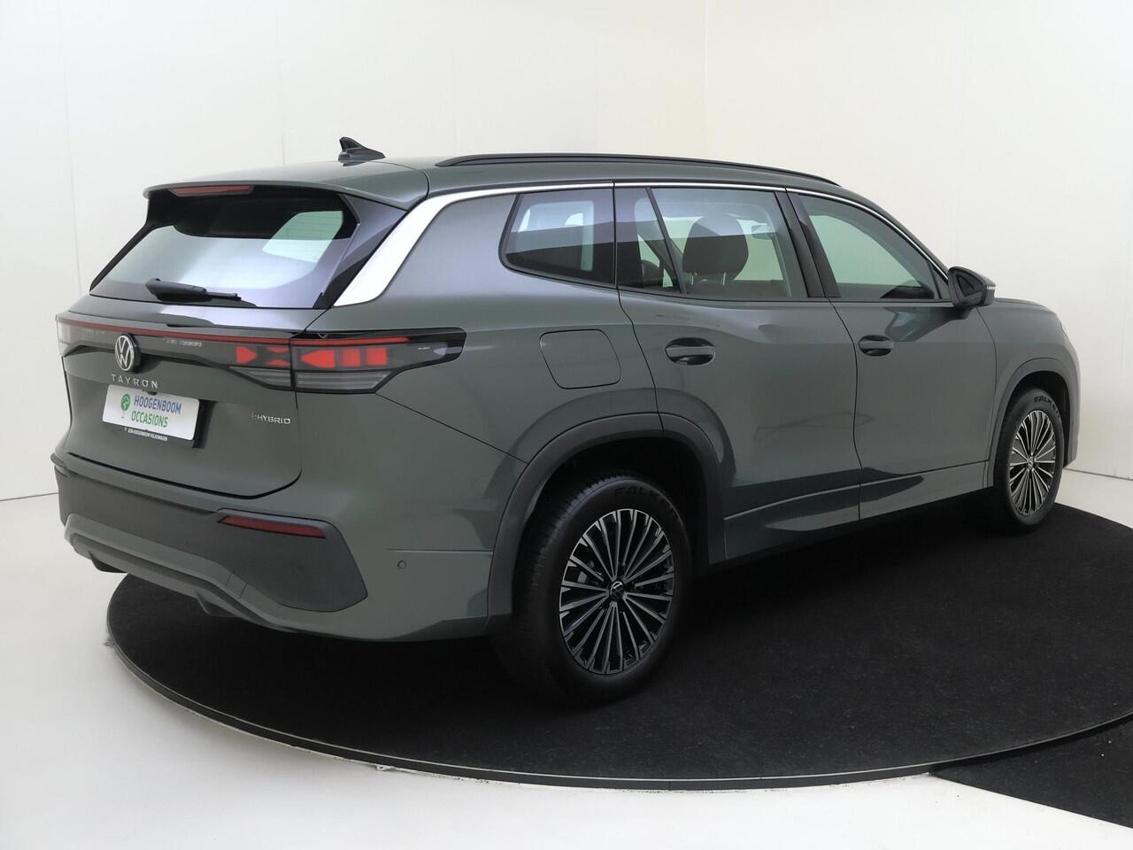 Volkswagen Tayron 1.5 eHybrid Life Edition | SoH 98% | Trekhaak | Parkeerassistent | Stoelverwarming voor en achter | Adaptieve cruise control | Dodehoek detectie | CarPlay | Stuurwiel verwarmd |