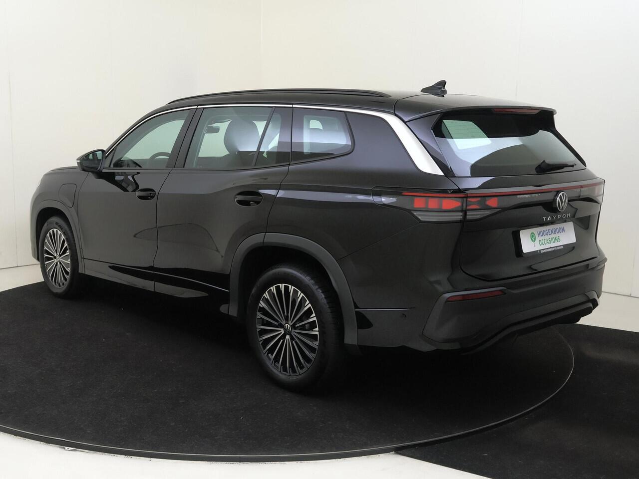 Volkswagen Tayron 1.5 eHybrid Life Edition | SoH 100% | Trekhaak | Achteruitrijcamera | Adaptieve demping systeem | Adaptieve cruise control | Dodehoek detectie | CarPlay | Stoel- en stuurwielverwarming |