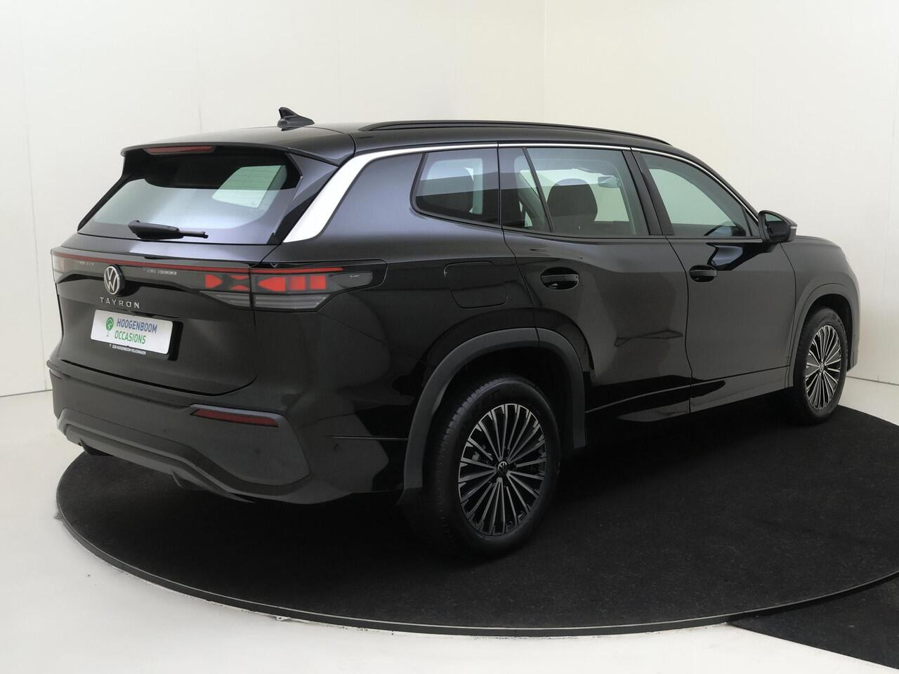 Volkswagen Tayron 1.5 eHybrid Life Edition | SoH 100% | Trekhaak | Achteruitrijcamera | Adaptieve demping systeem | Adaptieve cruise control | Dodehoek detectie | CarPlay | Stoel- en stuurwielverwarming |