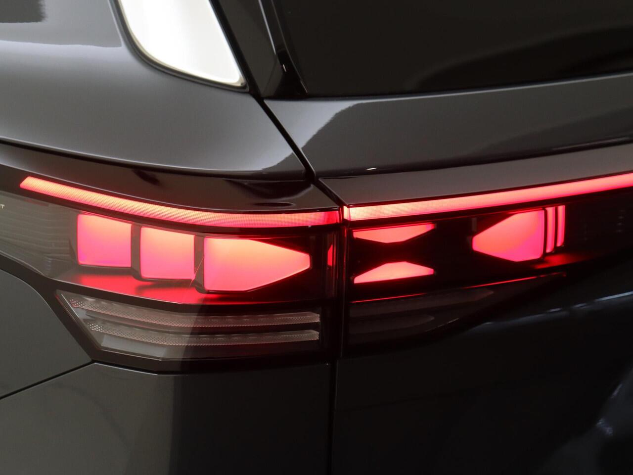 Volkswagen Tayron 1.5 eHybrid Elegance | SoH 100% | Trekhaak | Parkeerassistent | 360 camera | Dodehoek detectie | Adaptieve demping | Keyless | Adaptieve cruise control | Navigatie |