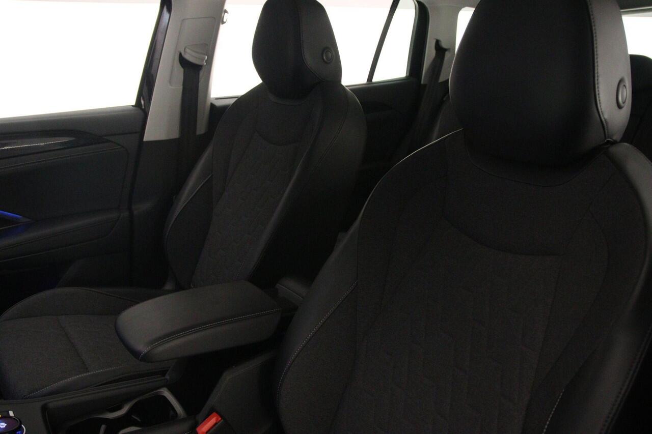 Volkswagen Tayron Life Edition 1.5 TSI eHybrid 204pk DSG Automaat Trekhaak, LED koplampen, Adaptive cruise control, Achteruitrijcamera, Navigatie, Stuurwiel verwarmd