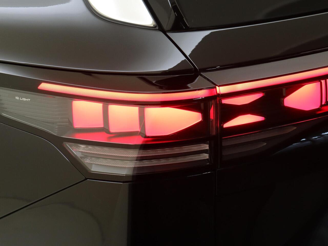 Volkswagen Tayron 1.5 eHybrid Life Edition | SoH 100% | Trekhaak | Parkeerassistent | Adaptieve demping | Stoel- en stuurwielverwarming | Dodehoek detectie | Achteruitrijcamera | Adaptieve cruise control | Navigatie |
