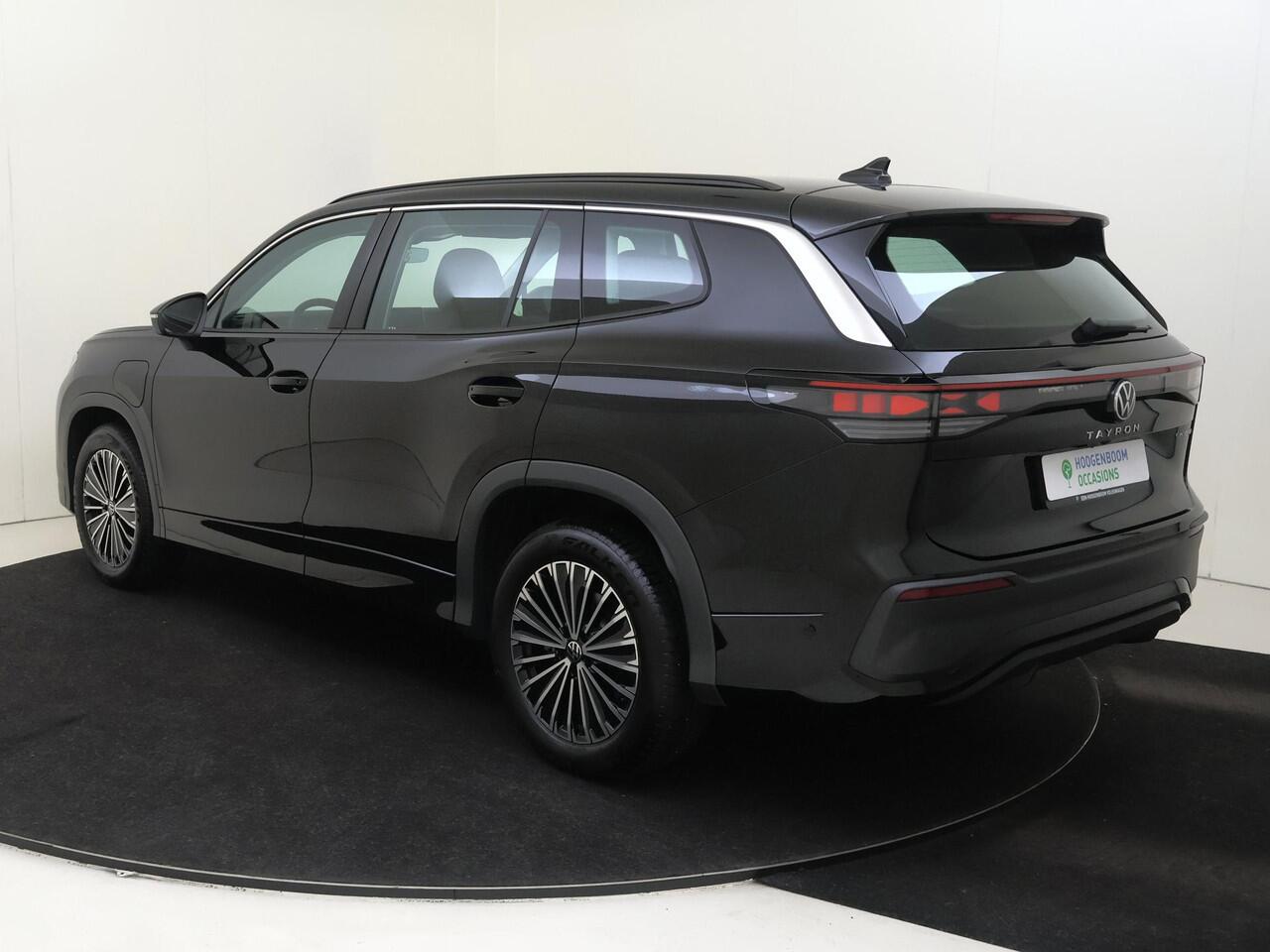 Volkswagen Tayron 1.5 eHybrid Life Edition | SoH 100% | Trekhaak | Parkeerassistent | Adaptieve demping | Stoel- en stuurwielverwarming | Dodehoek detectie | Achteruitrijcamera | Adaptieve cruise control | Navigatie |