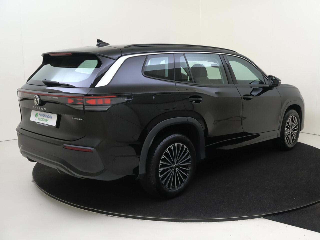 Volkswagen Tayron 1.5 eHybrid Life Edition | SoH 100% | Trekhaak | Parkeerassistent | Adaptieve demping | Stoel- en stuurwielverwarming | Dodehoek detectie | Achteruitrijcamera | Adaptieve cruise control | Navigatie |
