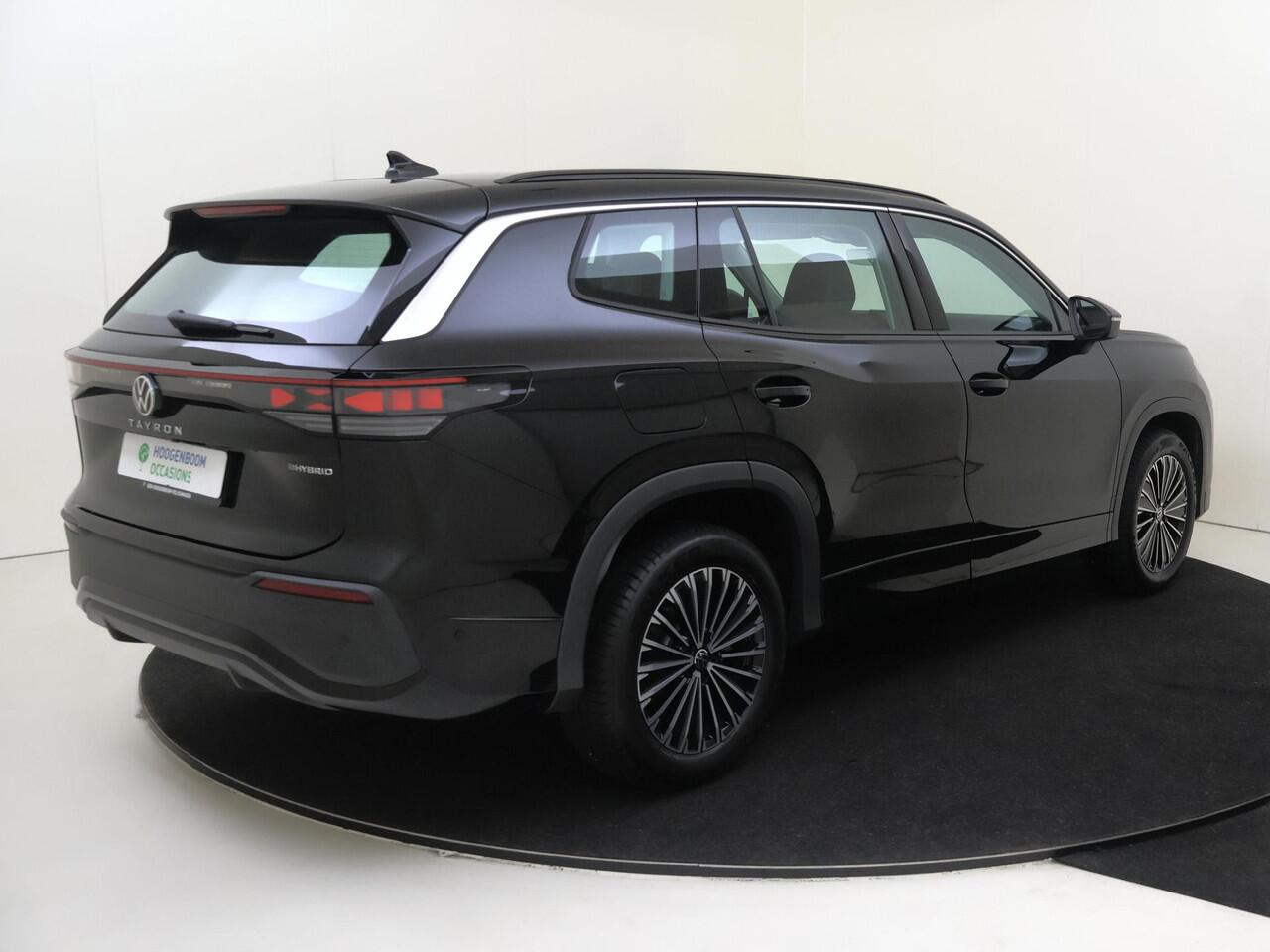 Volkswagen Tayron 1.5 eHybrid Life Edition | SoH 100% | Trekhaak | Achteruitrijcamera | Adaptieve demping systeem | Adaptieve cruise control | Dodehoek detectie | Parkeerassistent | Stoel- en stuurwielverwarming |