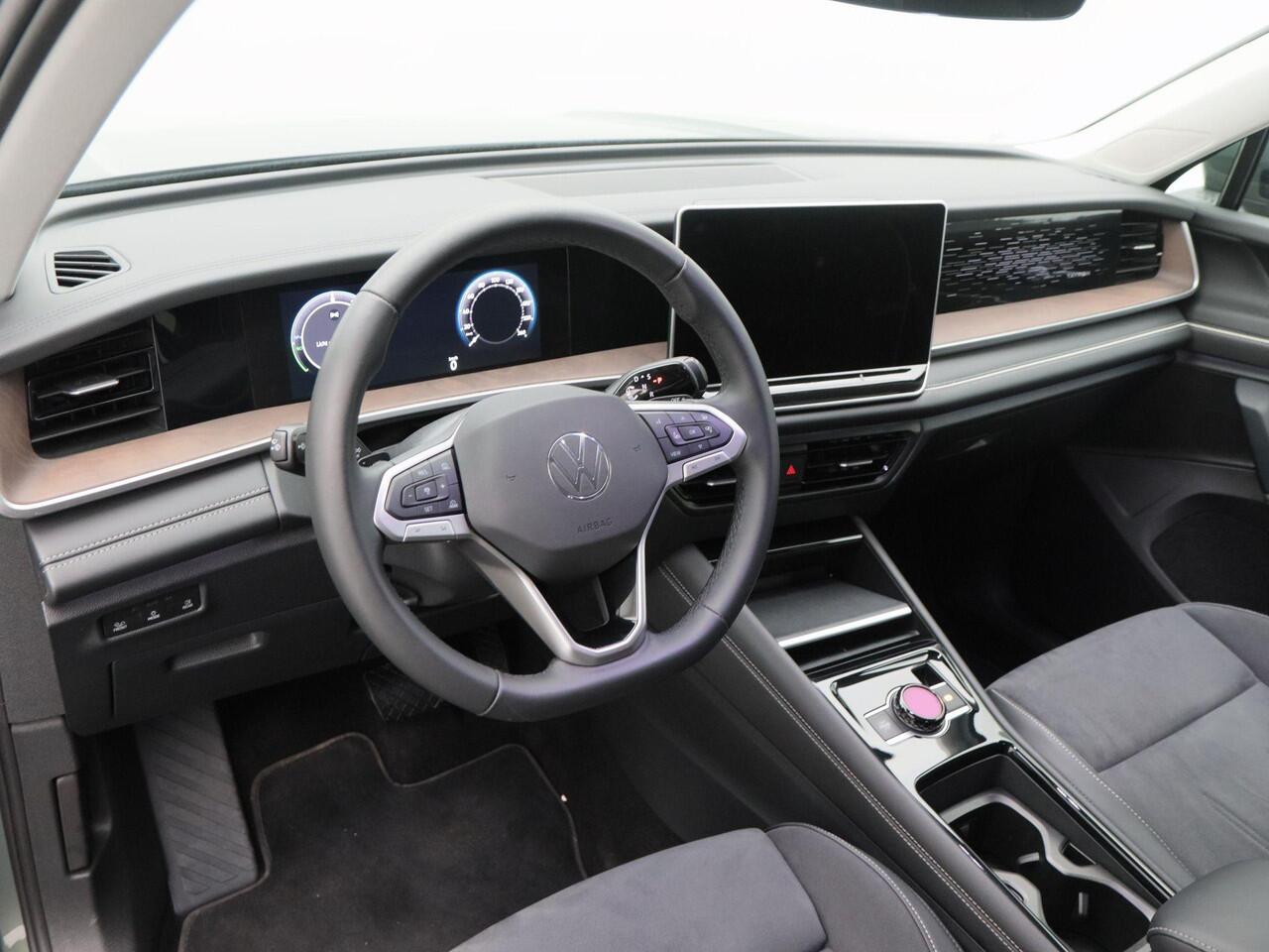 Volkswagen Tayron 1.5 eHybrid 204 Pk Automaat Elegance | Trekhaak | 360° Camera | Stoel Massage | Stoel/Stuur Verwarming | Full LED | 18 Inch | 23.008 Km!!