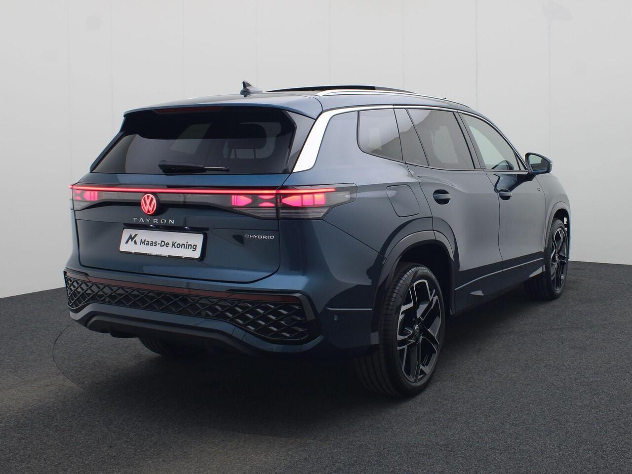 Volkswagen Tayron 1.5eHybrid 200kW/272PK R-Line Panoramadak · Apple/Android Car Play · Camera + Parkeersensoren · Garantie t/m 30-12-2030 of 100.000km