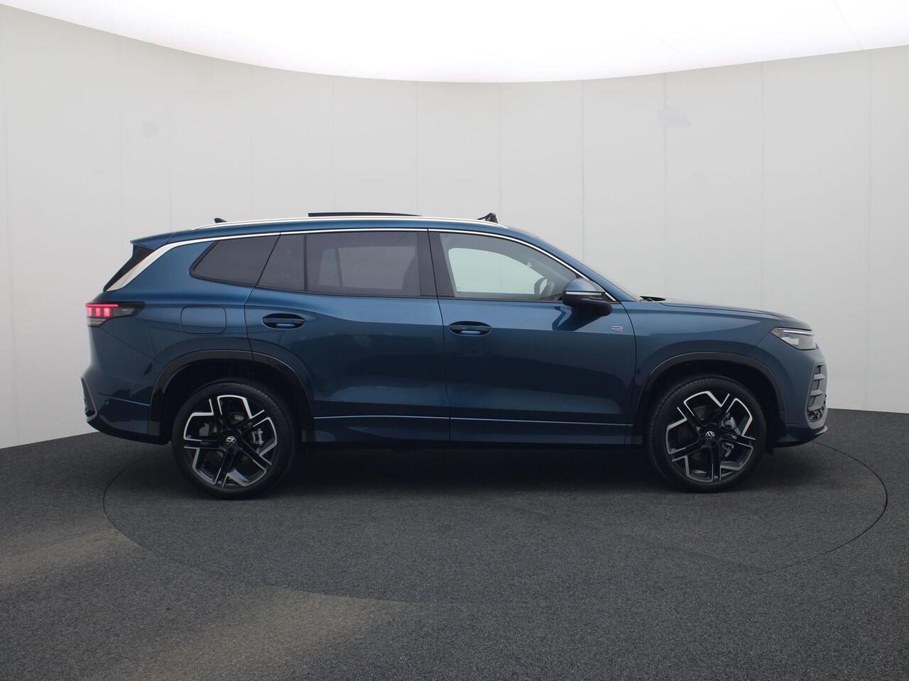 Volkswagen Tayron 1.5eHybrid 200kW/272PK R-Line Panoramadak · Apple/Android Car Play · Camera + Parkeersensoren · Garantie t/m 30-12-2030 of 100.000km