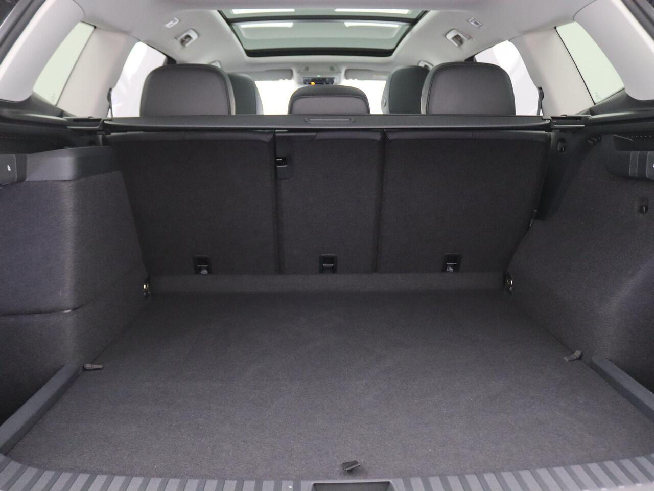 Volkswagen Tayron 1.5 eHybrid Life Edition 204PK DSG SOH 97,71%, Pano-Schuifdak, Trekhaak, 18" LM Velgen, Voorruitverwarming, Stoel-Stuurverwarming, Elektr. Achterklep, Navi via Apple Carplay/Android Auto, Keyless, Side Assist