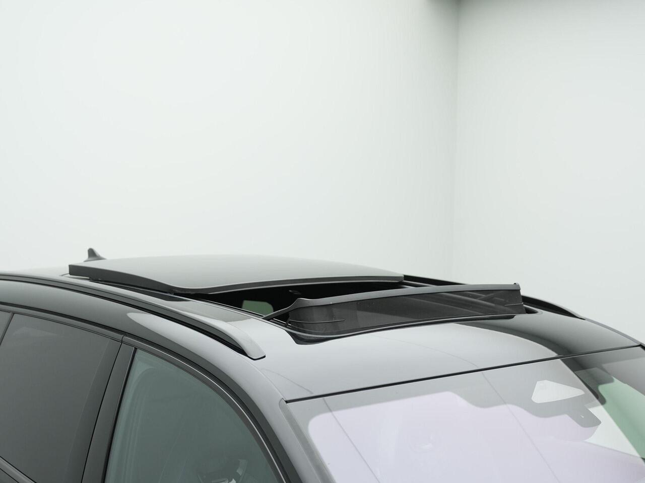 Volkswagen Tayron 1.5 eHybrid 272 pk R-Line Edition | Panoramadak | Adaptief onderstel | Stuur-/achterbankverwarming | Achteruitrijcamera | Navigatie