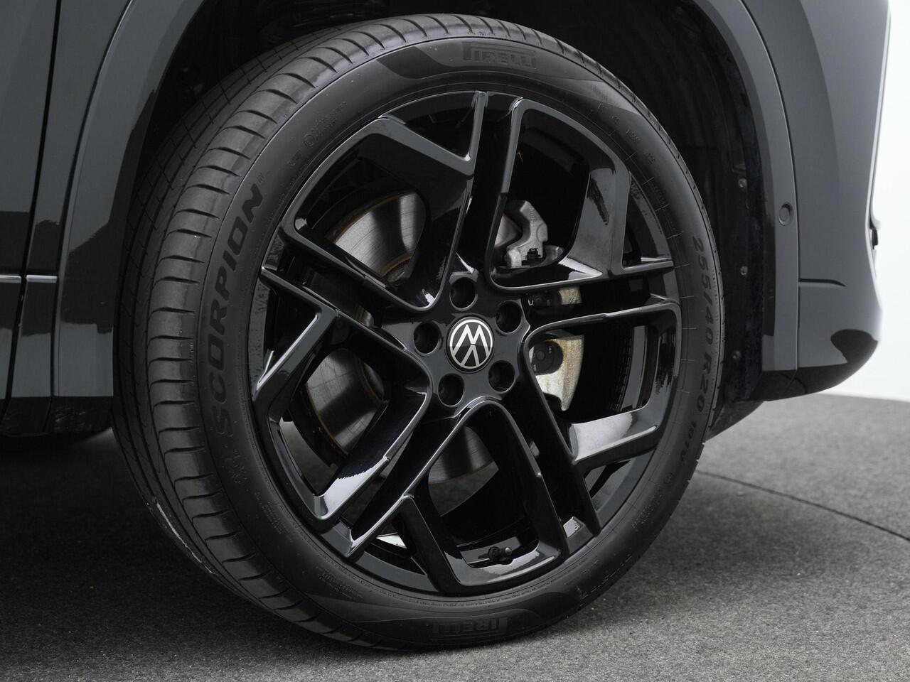 Volkswagen Tayron 1.5 eHybrid 272 pk R-Line Edition | Panoramadak | Adaptief onderstel | Stuur-/achterbankverwarming | Achteruitrijcamera | Navigatie