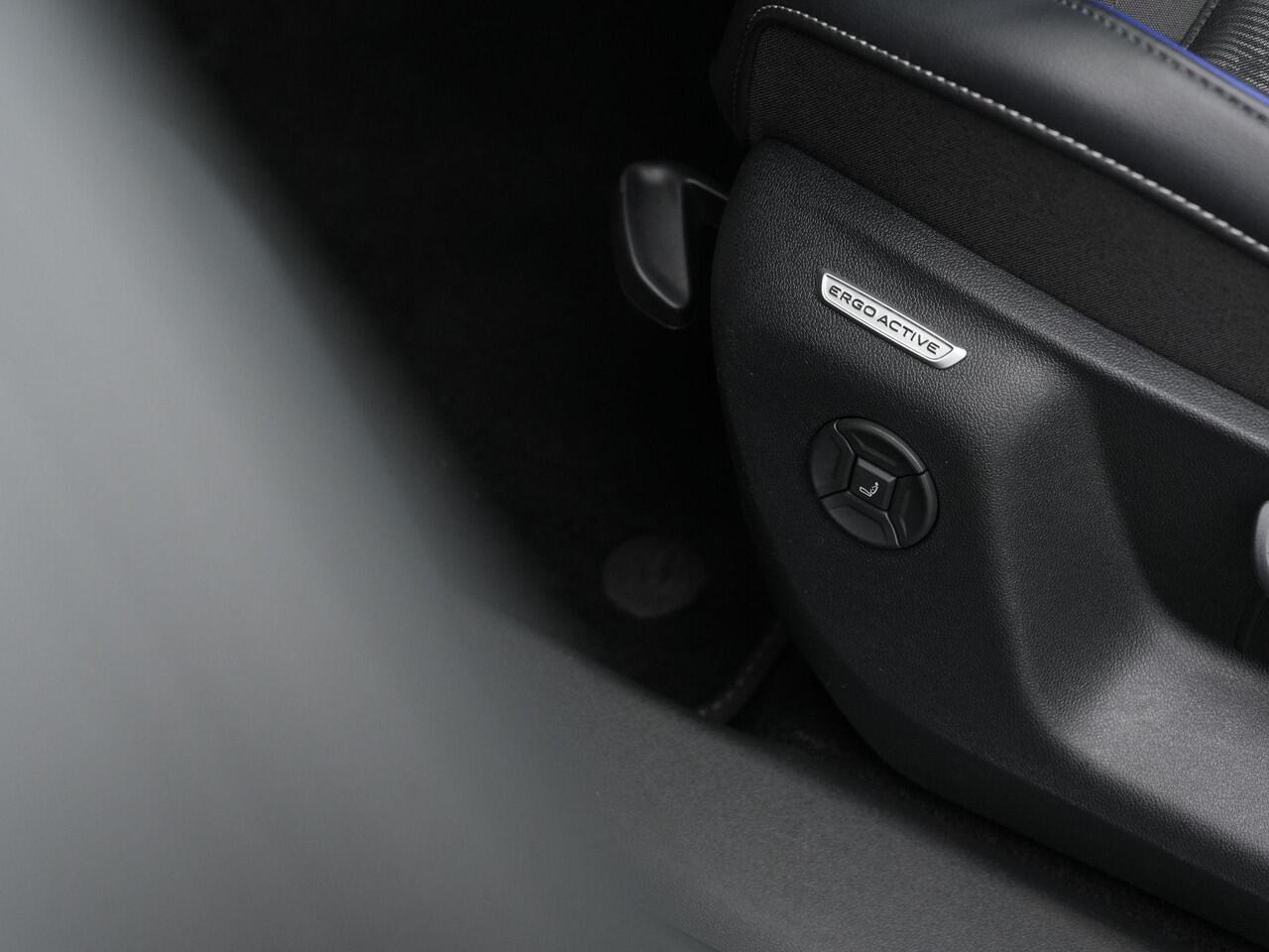 Volkswagen Tayron 1.5 eHybrid 272 pk R-Line Edition | Panoramadak | Adaptief onderstel | Stuur-/achterbankverwarming | Achteruitrijcamera | Navigatie