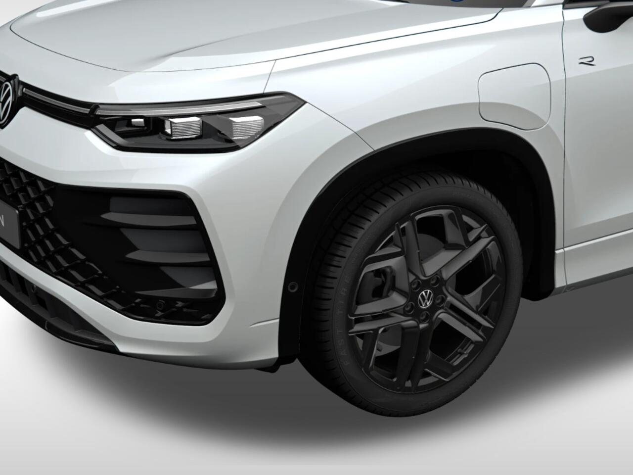 Volkswagen Tayron R-Line-Edition 1.5 eHybrid 272 pk 6 versn. DSG · Assistance Pakket Plus · Black Style Pakket · Comfort Pakket Plus · Design Pakket · Interieur Style Pakket · Multimedia Pakket Plus · Travel Pakket · Trekhaak incl. aanhangermanoeuvreerhulp 'Trailer Assist'