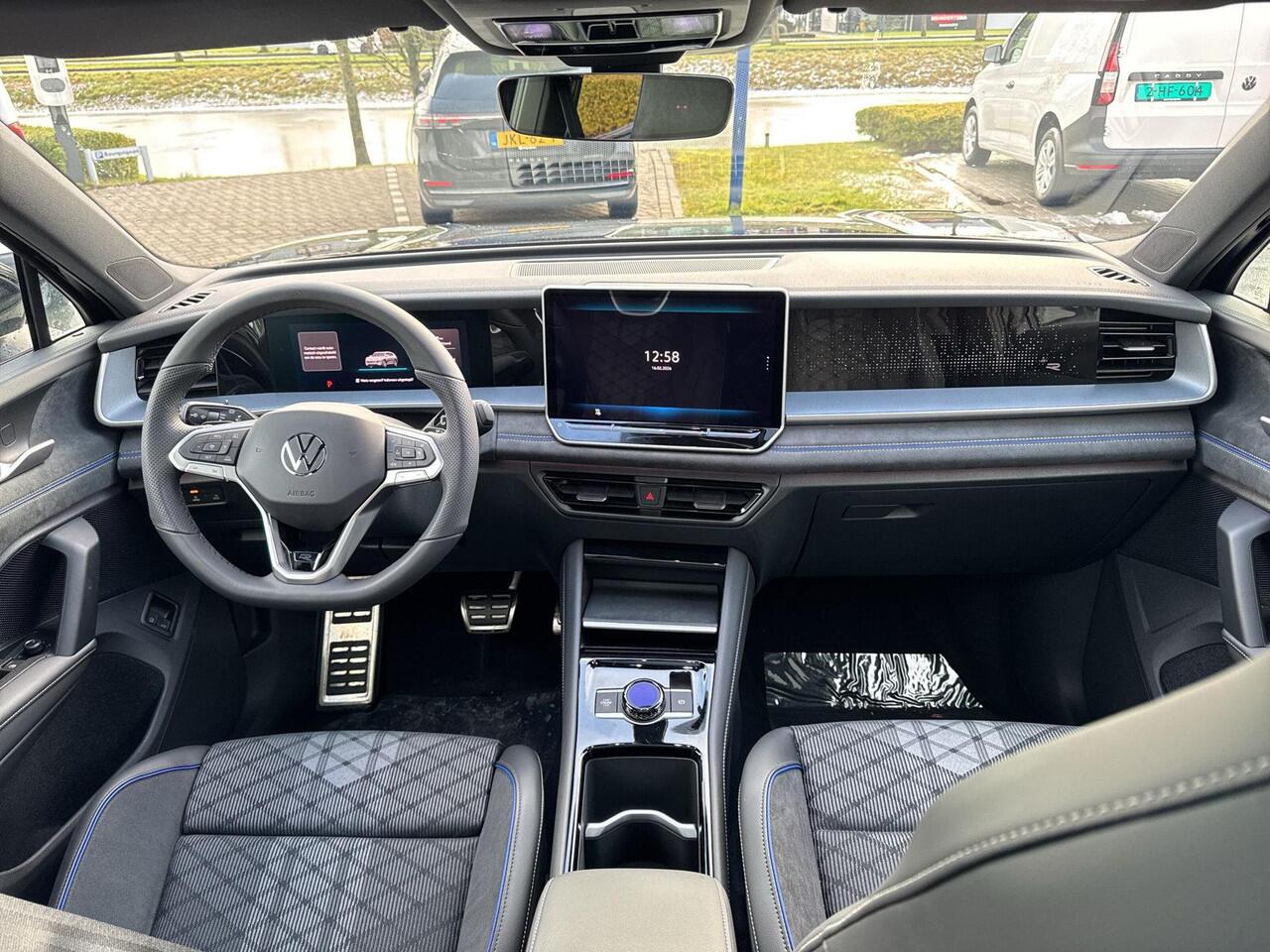 Volkswagen Tayron 1.5 eHybrid R-Line Edition | Panorama dak | Trekhaak | PHEV |