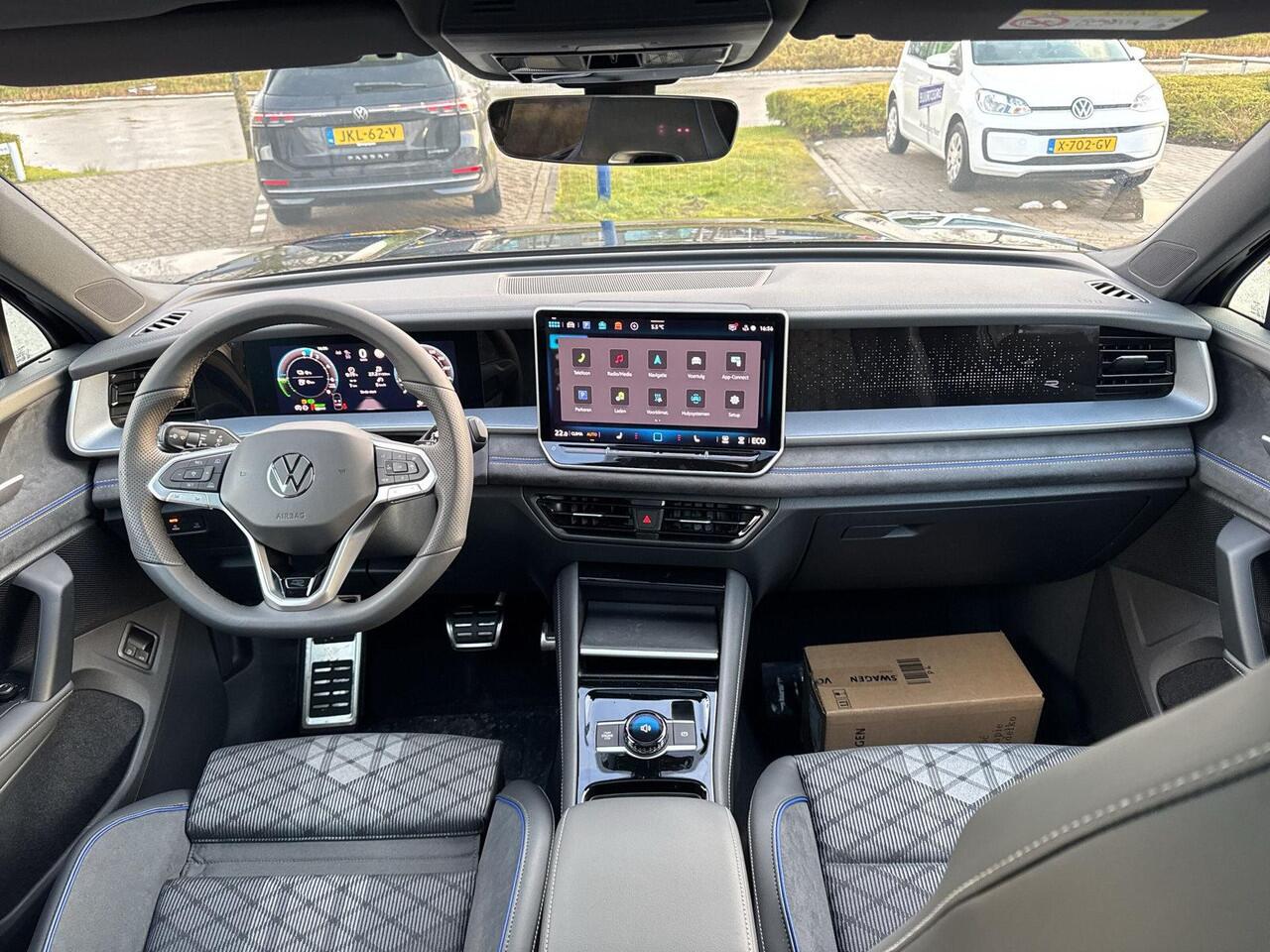 Volkswagen Tayron 1.5 eHybrid R-Line | Panorama dak | Trekhaak |