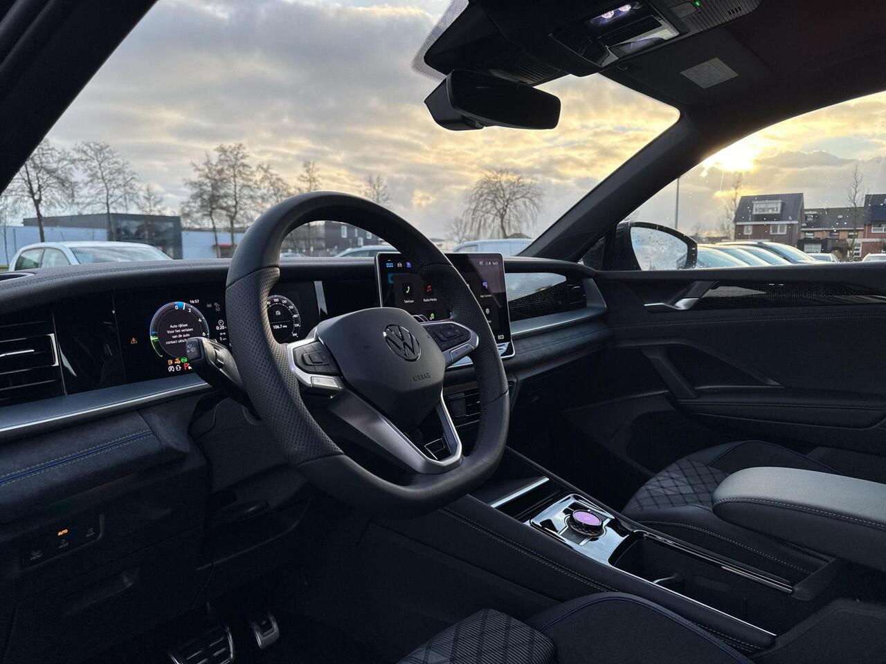 Volkswagen Tayron 1.5 eHybrid R-Line | Panorama dak | Trekhaak |