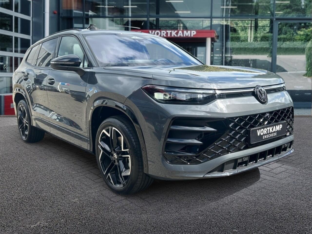 Volkswagen Tayron 1.5 TSI R-LINE E-HYBRID 272 PK H+K/LEDER/PANO-DAK/360-CAMERA/HenK/TRE