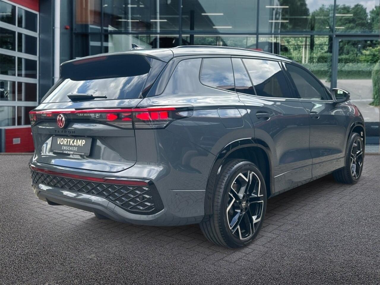 Volkswagen Tayron 1.5 TSI R-LINE E-HYBRID 272 PK H+K/LEDER/PANO-DAK/360-CAMERA/HenK/TRE