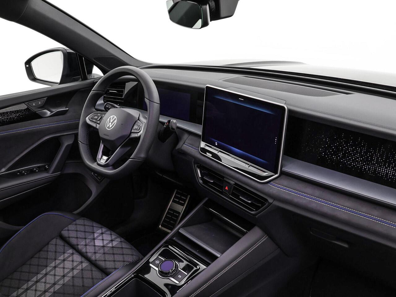 Volkswagen Tayron 1.5 eTSI 272pk DSG R-Line Edition · Wegklapbare Trekhaak · Panoramadak · Keyless · 360 Camera · 20'' Inch · Garantie t/m 20-01-2031 of 100.000km