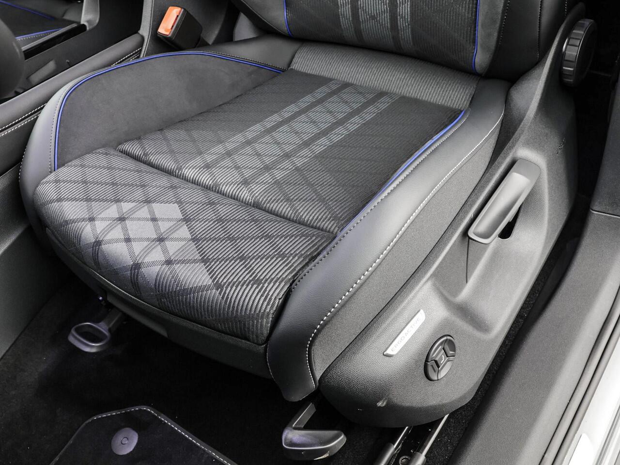 Volkswagen Tayron 1.5 eTSI 272pk DSG R-Line Edition · Wegklapbare Trekhaak · Panoramadak · Massage · Keyless · Elek. Achterklep · 20'' Inch · Garantie t/m 30-10-2030 of 100.000km