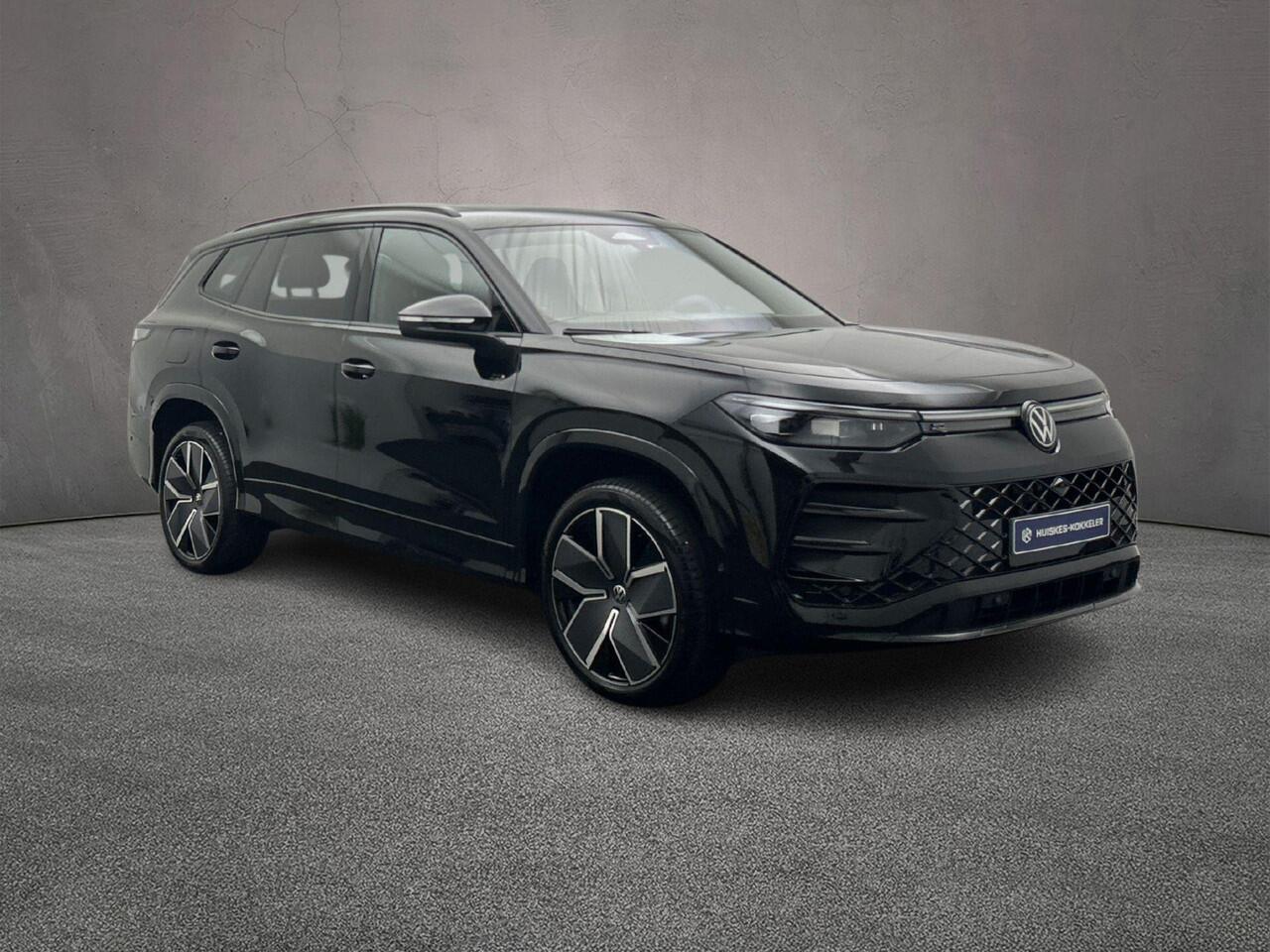 Volkswagen Tayron R-Line Edition 1.5 TSI eHybrid 272pk DSG Automaat Trekhaak, Panoramadak, Adaptive cruise control, Black style, Navigatie, Elektrische achterklep, LED matrix koplampen