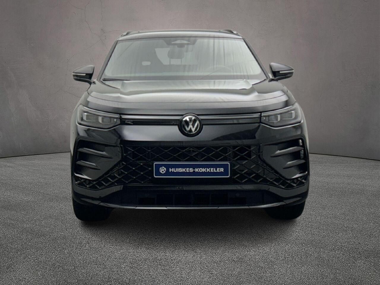 Volkswagen Tayron R-Line Edition 1.5 TSI eHybrid 272pk DSG Automaat Trekhaak, Panoramadak, Adaptive cruise control, Black style, Navigatie, Elektrische achterklep, LED matrix koplampen