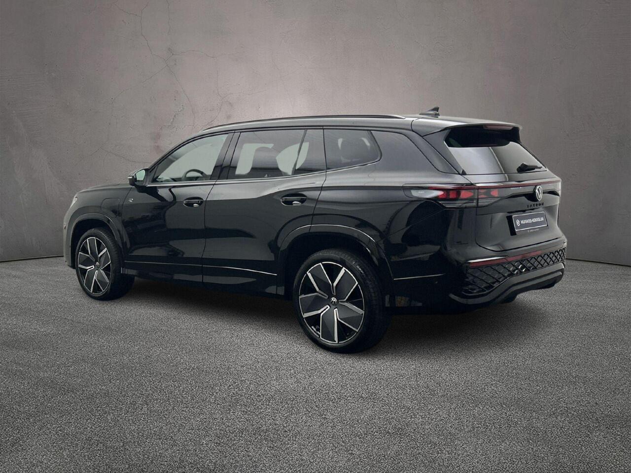 Volkswagen Tayron R-Line Edition 1.5 TSI eHybrid 272pk DSG Automaat Trekhaak, Panoramadak, Adaptive cruise control, Black style, Navigatie, Elektrische achterklep, LED matrix koplampen