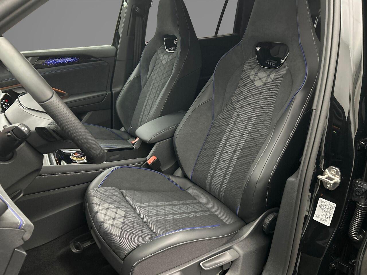 Volkswagen Tayron R-Line Edition 1.5 TSI eHybrid 272pk DSG Automaat Trekhaak, Panoramadak, Adaptive cruise control, Black style, Navigatie, Elektrische achterklep, LED matrix koplampen