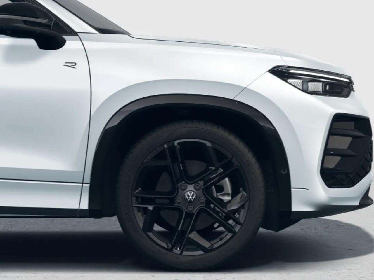 Volkswagen Tayron R-Line Edition 1.5 eHybrid 272 PK 6 versn. DSG · Black Style Pakket · Comfort Pakket Plus · Interieur Style Pakket · High-end geluidsysteem 'Harman Kardon' · Interieur Style Pakket · Panoramaschuif-kanteldak · Trekhaak inklapbaar · Voorraad OUTLET · Prijs