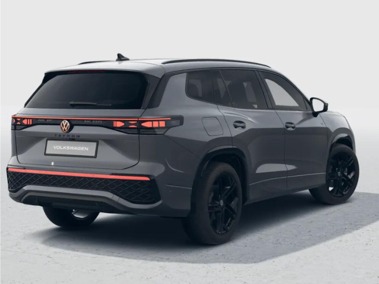 Volkswagen Tayron R-Line Edition 1.5 eHybrid 272 PK 6 versn. DSG · Black Style Pakket · Comfort Pakket Plus · Interieur Style Pakket · High-end geluidsysteem 'Harman Kardon' · trekhaak inklapbaar, met elektrische ontgrendeling, incl. aanhangermanoeuvreerhulp Trailer Assist